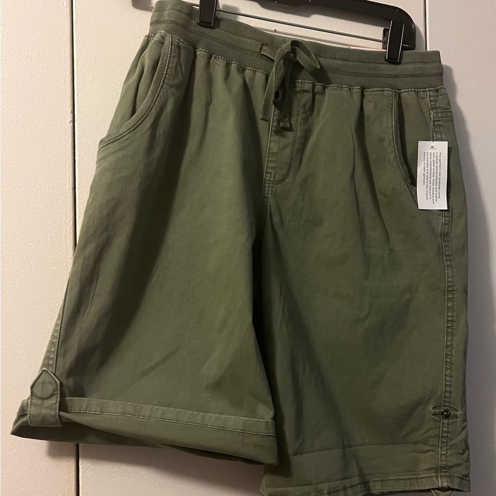 🆕 NWT STYLE & CO ROLL CUFF SHORT IN OLIVE DRAB (S)